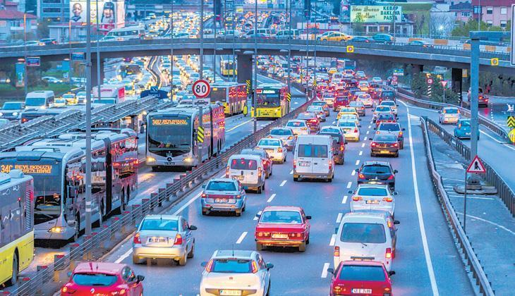 İstanbul’da yollarda kaybedilen vakit ömür tüketiyor: Trafik 1 yılda 105 saat yedi 1 istanbulda yollarda kaybedilen vakit omur tuketiyor trafik 1 yilda 105 saat yedi