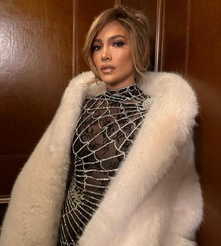 Jennifer Lopez sevenlerini korkuttu! Apar topar müdahale edildi 2 jennifer lopez sevenlerini korkuttu apar topar mudahale edildi 0 GYAyKIYf