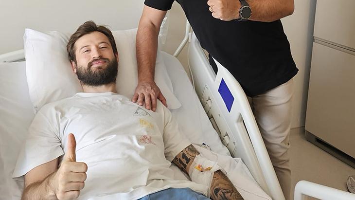 Karşıyaka'da Thomas Akyazılı ameliyat oldu 1 karsiyakada thomas akyazili ameliyat oldu IXt6UU1b