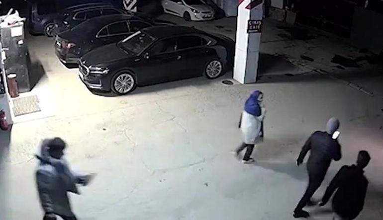 Kartalkaya'daki yangın faciasında şoke eden görüntüler! Otel sahiplerinin araçlarını kurtarmaya gitmişler 2 kartalkayadaki yangin faciasinda soke eden goruntuler otel sahiplerinin araclarini kurtarmaya gitmisler 0