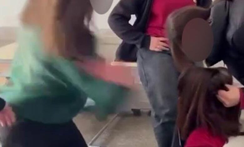 Kız öğrencilerin uyguladığı şiddet toplumsal medyayı ayağa kaldırmıştı! Valilik'ten açıklama 1 kiz ogrencilerin uyguladigi siddet toplumsal medyayi ayaga kaldirmisti valilikten aciklama elzez7aF