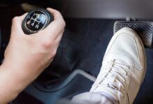 manuel vitesliler bu kusura dusuyor debriyajda dinlendirmek olmaz motoru bitiriyormus zUFFLx3C