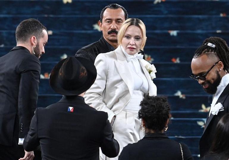 Met Gala'ya damga vuran an! Kameralar ona çevrildi: Üçüncü çocuğuna gebe 4 met galaya damga vuran an kameralar ona cevrildi ucuncu cocuguna gebe 2 EuGWeIp1
