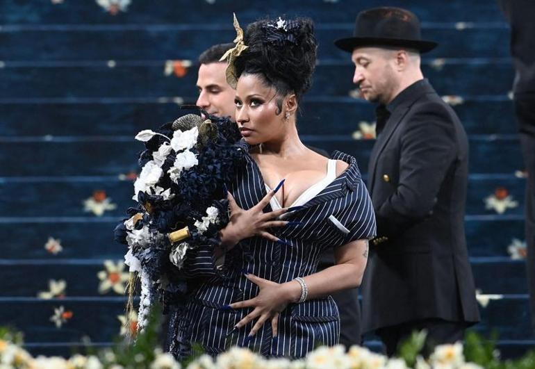 Met Gala'ya damga vuran an! Kameralar ona çevrildi: Üçüncü çocuğuna gebe 5 met galaya damga vuran an kameralar ona cevrildi ucuncu cocuguna gebe 3 vMAVO7t7