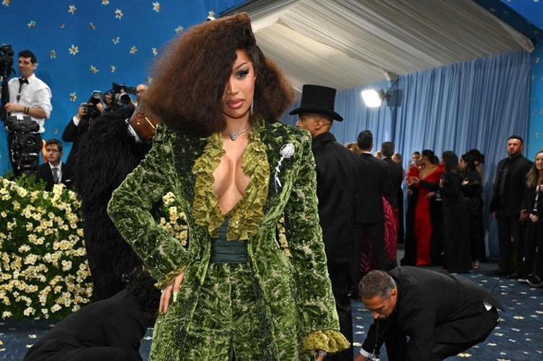 Met Gala'ya damga vuran an! Kameralar ona çevrildi: Üçüncü çocuğuna gebe 6 met galaya damga vuran an kameralar ona cevrildi ucuncu cocuguna gebe 4 RWarVuQf