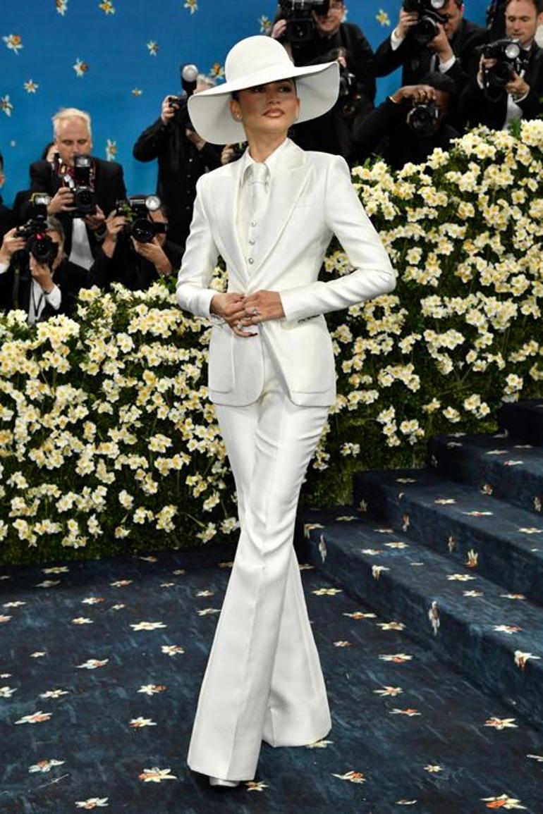 Met Gala'ya damga vuran an! Kameralar ona çevrildi: Üçüncü çocuğuna gebe 9 met galaya damga vuran an kameralar ona cevrildi ucuncu cocuguna gebe 7 8OM4f8ZQ
