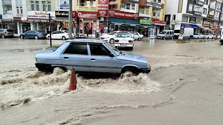 meteorolojiden yeni uyari saganak bir anda bastirdi mesken ve is yerlerini su basti 0 XP5g11iH