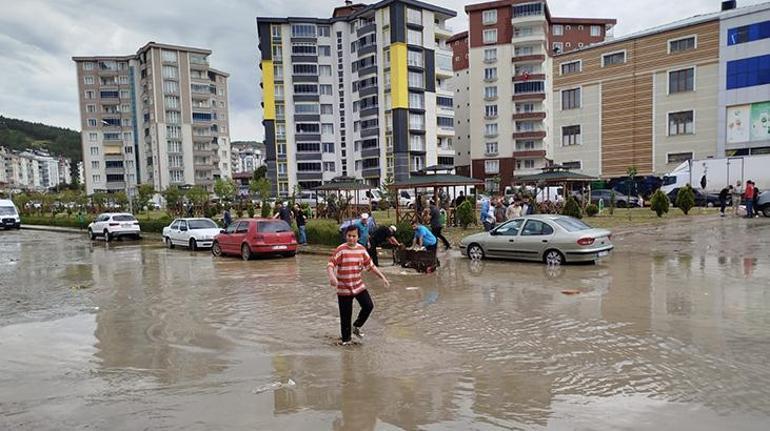 meteorolojiden yeni uyari saganak bir anda bastirdi mesken ve is yerlerini su basti 1 qaAmL3nU
