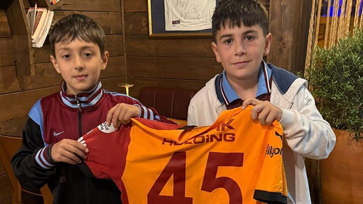Osimhen’in formasını alan Trabzonsporlu çocuktan formayı bir koleksiyoner aldı 1 osimhenin formasini alan trabzonsporlu cocuktan formayi bir koleksiyoner aldi fJGmgcJg