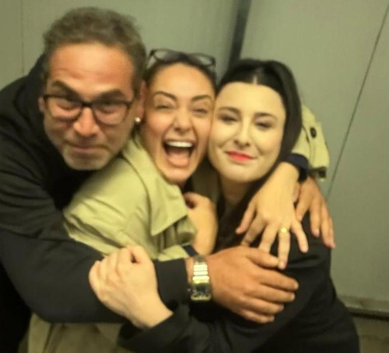 Övmelere doyamadı! Sibel Taşçıoğlu Yasemin Sakallıoğlu'nu kuliste ziyaret etti 2 ovmelere doyamadi sibel tascioglu yasemin sakallioglunu kuliste ziyaret etti 0 LWsCJfZe
