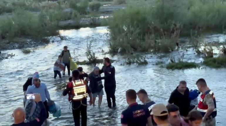 Piknikçiler barajın kapaklarının açılmasıyla şok yaşadı! Mahsur kalan 25 kişi kurtarıldı 2 piknikciler barajin kapaklarinin acilmasiyla sok yasadi mahsur kalan 25 kisi kurtarildi 0 WPeu9Fce