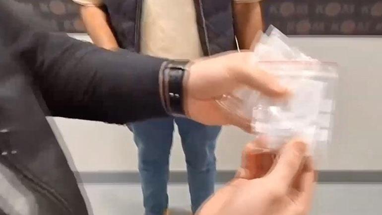 Pırlanta şebekesi havalimanında çökertildi! Pahası tam 250 milyon lira 2 pirlanta sebekesi havalimaninda cokertildi pahasi tam 250 milyon lira 0