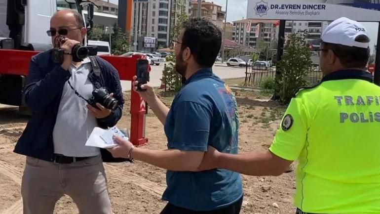 plakasini bantla kapatan baba ve oglu polis ablukaya aldi soke eden savunma 0 AWjLd76A