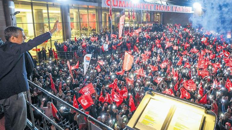 Sabıkalıdan Özel'e yumruk 3 sabikalidan ozele yumruk 1