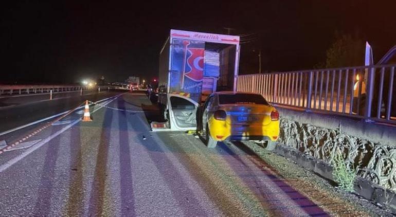 Sakarya'da feci kaza! Taksi demir yüklü kamyonete çarptı, sürücü hayatını kaybetti 3 sakaryada feci kaza taksi demir yuklu kamyonete carpti surucu hayatini kaybetti 1 GkPh8Ewn