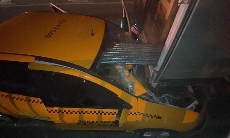 Sakarya'da feci kaza! Taksi demir yüklü kamyonete çarptı, sürücü hayatını kaybetti 1 sakaryada feci kaza taksi demir yuklu kamyonete carpti surucu hayatini kaybetti vCxRI3L2