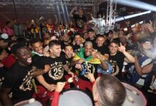 sampiyonluk sonrasi galatasaray idaresine teklif kemerburgaza heykelini dikin N3DwIBi5