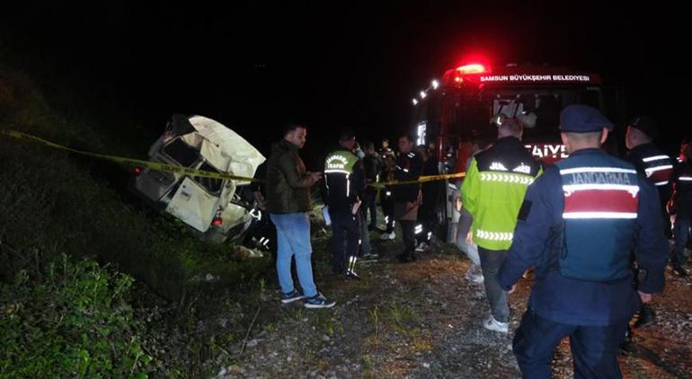 samsunda minibus kaza yapti 1 kisi hayatini kaybetti 4 yarali var 0 5m7ZK3uu