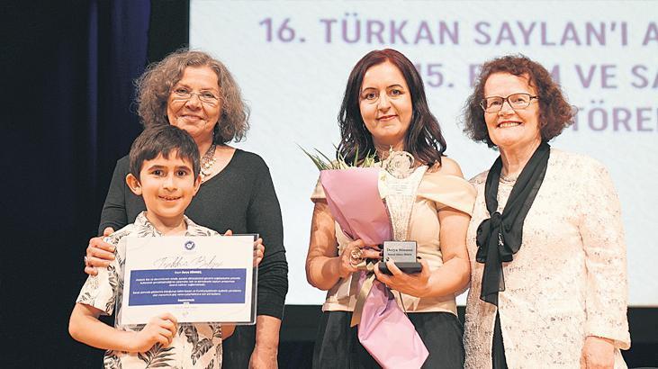 Sanat Mükafatı Derya Sönmez’e 1 sanat mukafati derya sonmeze eccFROfD