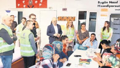 sarsintinin yaralari sariliyor yan yanayiz sLJZhj8s
