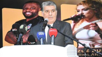 serdal adali down sendromlu ve yetim cocuklar icin duzenlenen geceye katildi r7EI8NAB