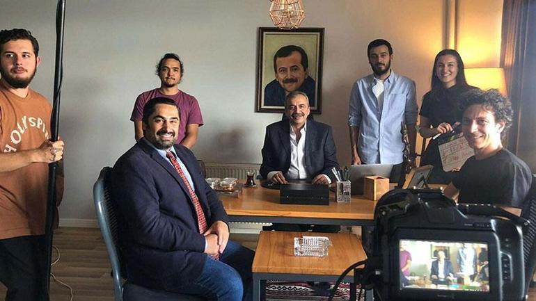 Sırrı Süreyya Başkan, rol aldığı sineması izleyemedi 3 sirri sureyya baskan rol aldigi sinemasi izleyemedi 1 QQ56HIO4