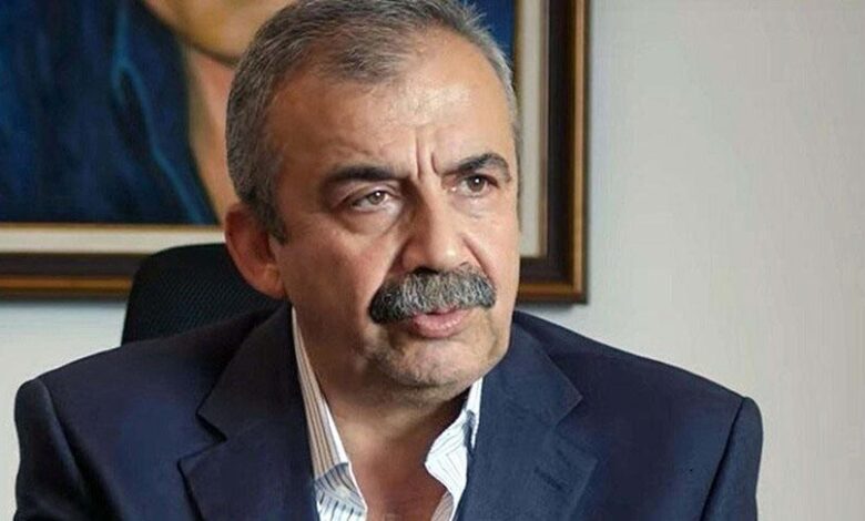 Sırrı Süreyya Başkan, rol aldığı sineması izleyemedi 1 sirri sureyya baskan rol aldigi sinemasi izleyemedi s4INiD7C