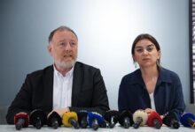 sirri sureyya onderin ailesi ve parti temsilcileri taziyeleri kabul etti 4MYcTYtf