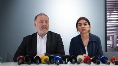 sirri sureyya onderin ailesi ve parti temsilcileri taziyeleri kabul etti 4MYcTYtf