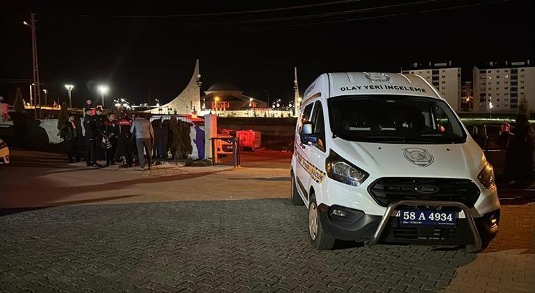 Sivas'ta fecî olay! İki kardeşin bıçaklanmış olarak meyyit bulundu 2 sivasta fec olay iki kardesin bicaklanmis olarak meyyit bulundu 0 7YGkq8QI