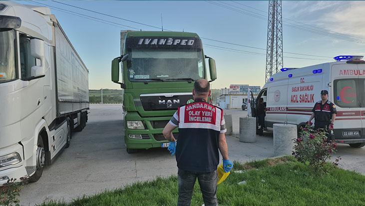 Şoför park halindeki TIR'da meyyit bulundu 1 sofor park halindeki tirda meyyit bulundu vcaQNRCl