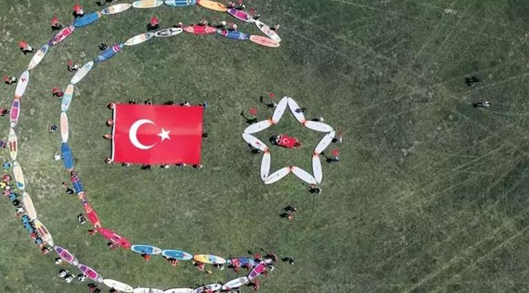 son dakika 19 mayis coskusu artarak suruyor birinci merasim anitkabirde 4 ucpdeawM