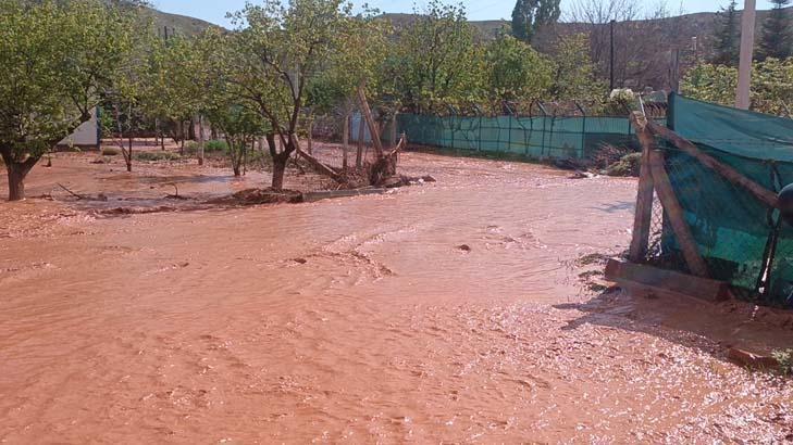 Son dakika... Bir kent sular altında! Tren seferleri durdu, vatandaşlar konutlarında mahsur kaldı 10 son dakika bir kent sular altinda tren seferleri durdu vatandaslar konutlarinda mahsur kaldi 8 WVFjsEs6