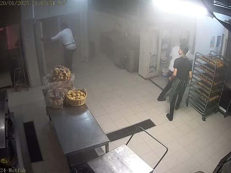 Son dakika... Kartalkaya yangınının başlangıç anı ortaya çıktı! Kan donduran anlar kamerada 5 son dakika kartalkaya yangininin baslangic ani ortaya cikti kan donduran anlar kamerada 3 fSw4ZBpw