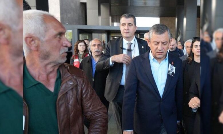 Son dakika...Özgür Özel'e saldıran kişinin kimliği aşikâr oldu! 3 kabahatten sabıkalı, işsiz 1 son dakikaozgur ozele saldiran kisinin kimligi asik r oldu 3 kabahatten sabikali issiz aeHLkbKG