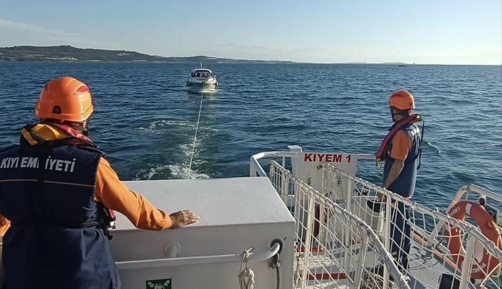 Sürüklenen tekne Çanakkale Marina'ya yanaştırıldı 1 suruklenen tekne canakkale marinaya yanastirildi rN9XGVdi