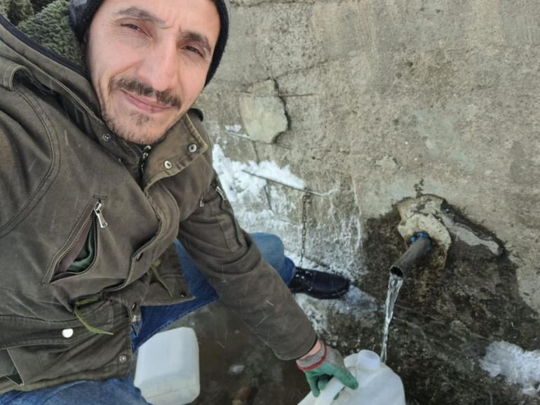 Susuz köyün çilekleri! Yırtık kara lastik mesleğe bağladı: 'En büyük kazancımız' 5 susuz koyun cilekleri yirtik kara lastik meslege bagladi en buyuk kazancimiz 3 iWGunuvn