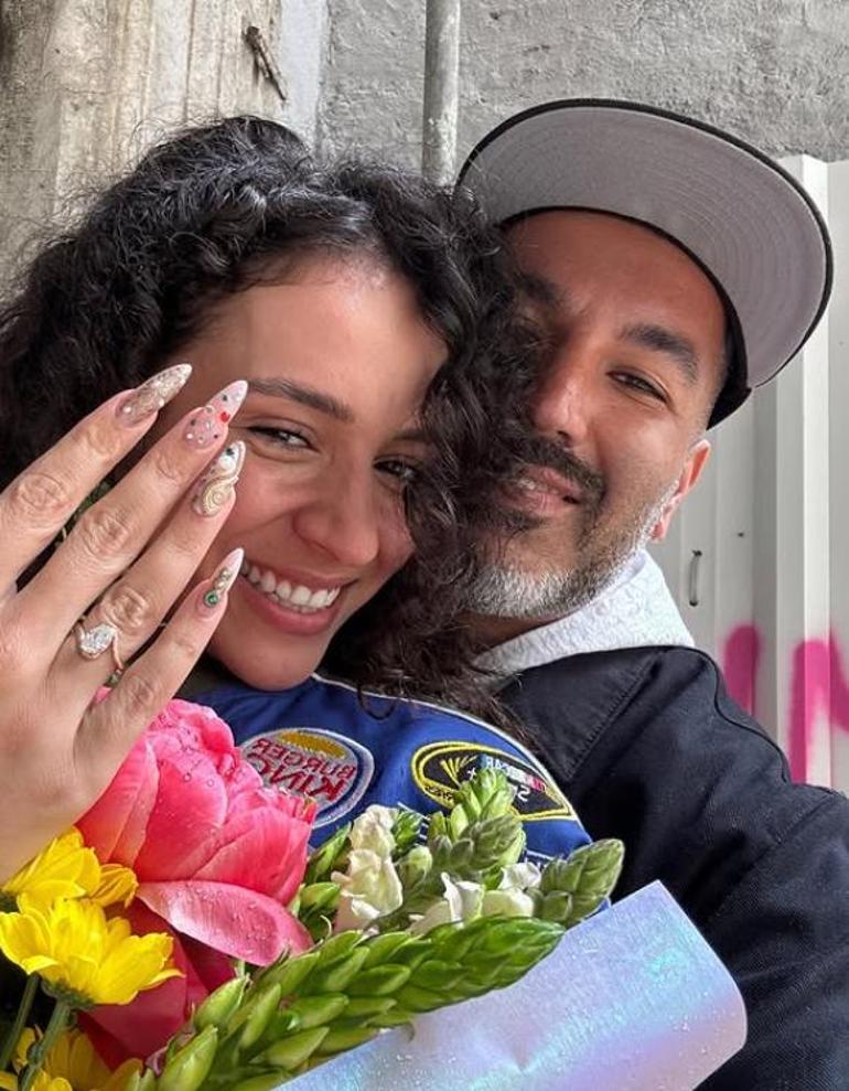 Tolga Akış ve fenomen Gizem Kaya evleniyor! 'Hayatımın en kolay eveti' 3 tolga akis ve fenomen gizem kaya evleniyor hayatimin en kolay eveti 1 GEsLC7ht
