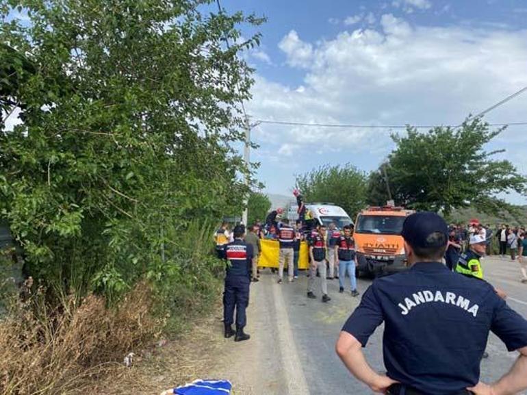 Traktörle motosiklet çarpıştı! 3 kişi hayatını kaybetti: Sıla kalk ölme 3 traktorle motosiklet carpisti 3 kisi hayatini kaybetti sila kalk olme 1 IBFTZrwu