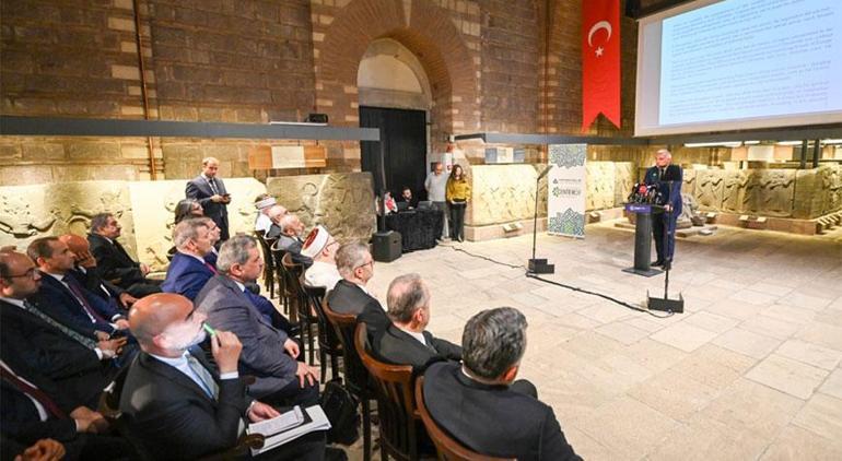 Türkiye'nin 'İlk İslamofobi İle Uğraş Merkezi' Bakan Ersoy'un katılımı ile açıldı 2 turkiyenin ilk islamofobi ile ugras merkezi bakan ersoyun katilimi ile acildi 0