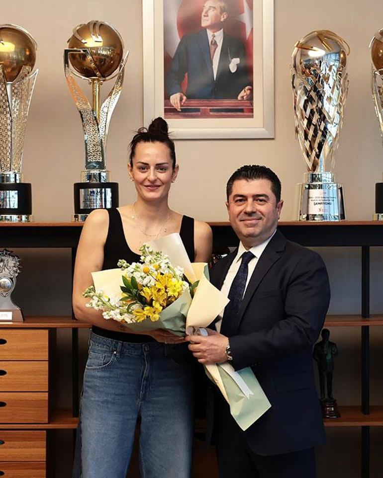 VakıfBank ayrılıkları peş peşe duyurdu! 3 vakifbank ayriliklari pes pese duyurdu 1 Sd3hlssy