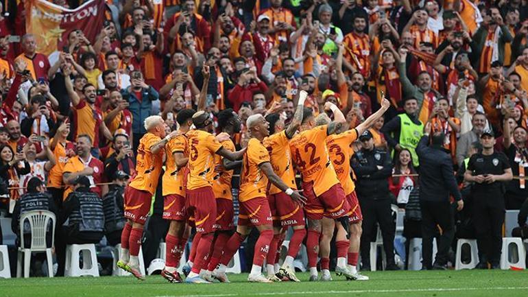 Victor Osimhen'in anonsunu kızı yaptı! Barış Alper Yılmaz'dan selfie 2 victor osimhenin anonsunu kizi yapti baris alper yilmazdan selfie 0 C8jc1LDy