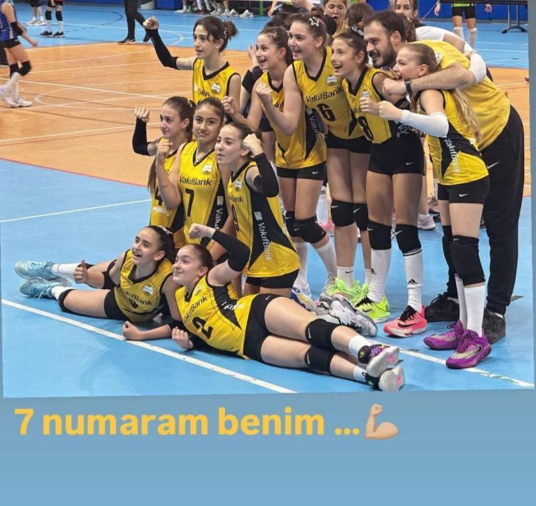 Volkan Demirel'den voleybolcu kızı Yade'ye destek! VakıfBank ile kazandı 3 volkan demirelden voleybolcu kizi yadeye destek vakifbank ile kazandi 1 N9Z6nsw7