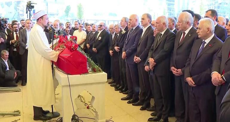 Yakın dostu Sırrı Süreyya Öncü'yü kaybetmişti! Sezen Aksu için bomba tez 2 yakin dostu sirri sureyya oncuyu kaybetmisti sezen aksu icin bomba tez 0 aw2BpI7E