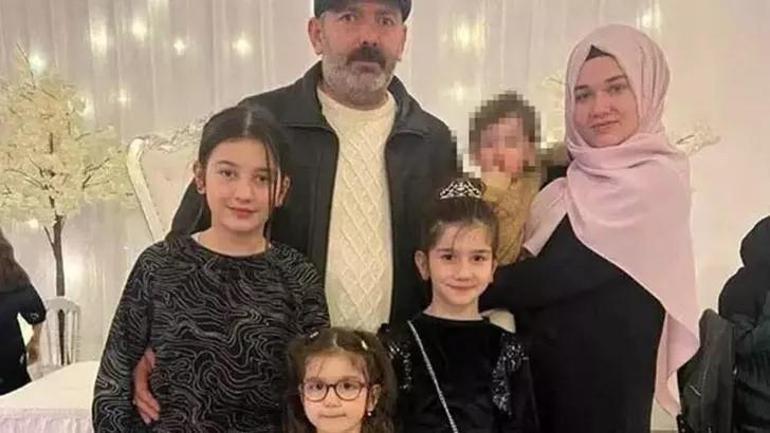 Yangında ölen 3 kardeş toprağa verildi: Perişan olmuş bir aile var 2 yanginda olen 3 kardes topraga verildi perisan olmus bir aile var 0 v83TVrM4