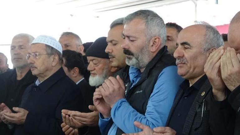 Yangında ölen 3 kardeş toprağa verildi: Perişan olmuş bir aile var 4 yanginda olen 3 kardes topraga verildi perisan olmus bir aile var 2 kyjzMYwu
