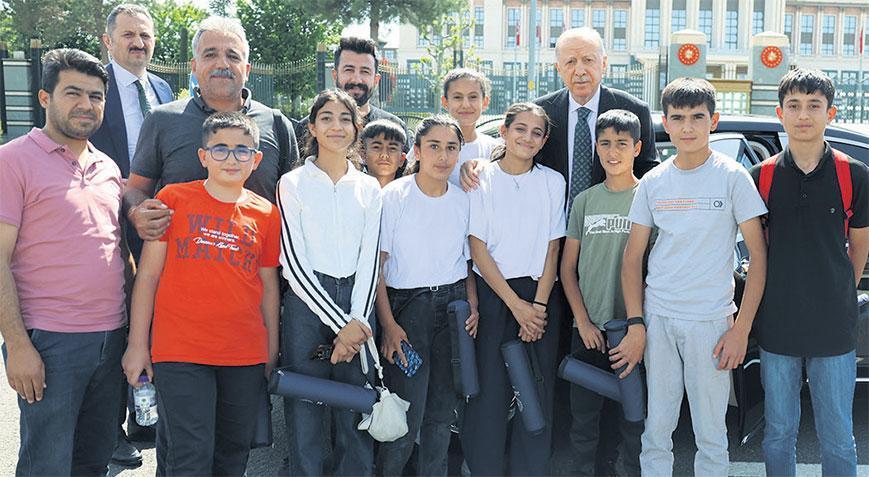 ‘Yeni anayasa için el ele verelim’