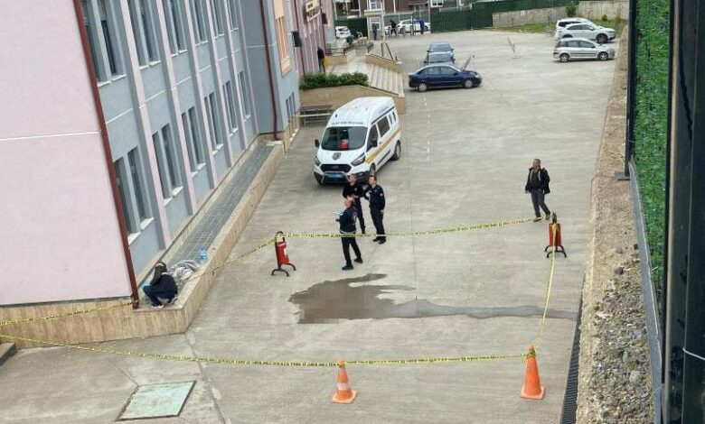 Yer: Kocaeli! Okulun 4'üncü katından düşen liseli genç kız ağır yaralandı 1 yer kocaeli okulun 4uncu katindan dusen liseli genc kiz agir yaralandi G1klSMJm