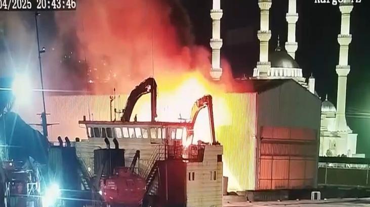 Zonguldak'ta limanda yangın! Alandaki vinç kullanılamaz hale geldi 1 zonguldakta limanda yangin alandaki vinc kullanilamaz hale geldi 1SPsnfQD