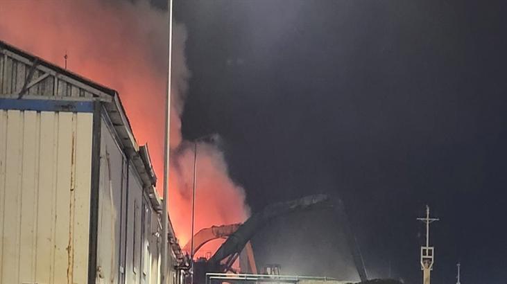 Zonguldak'ta limanda yangın! Alandaki vinç kullanılamaz hale geldi 5 zonguldakta limanda yangin alandaki vinc kullanilamaz hale geldi 3 LPIuw2Hs